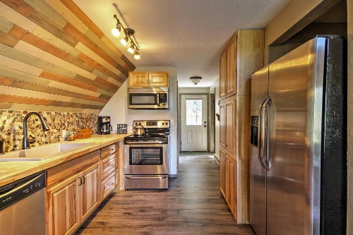 Hillside Cripple Creek Cabin with Hot Tub, Mtn Views! image 4